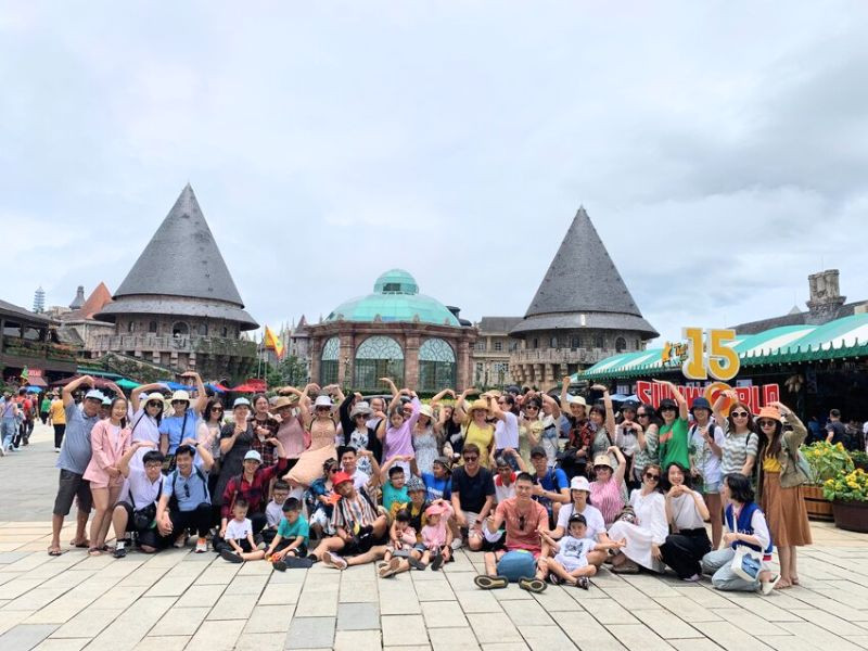 Khách đoàn Đất Việt tour đi Đà Nẵng